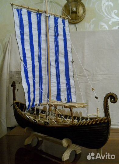 Модель корабля парусника драккар
