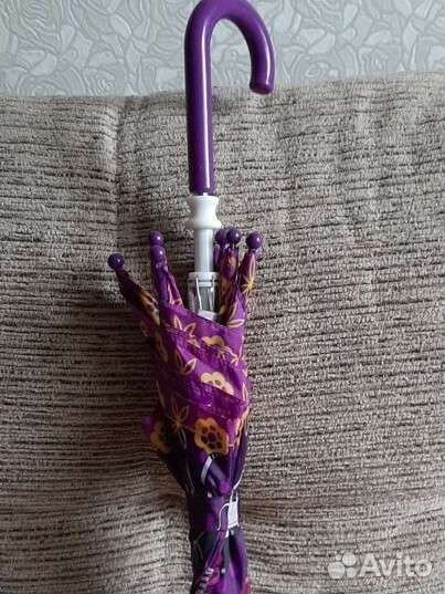 Зонт, игрушки, детские вещи