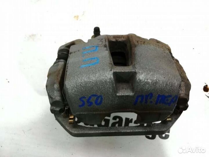 Суппорт передний правый Infiniti Fx45 S50 VK45DE