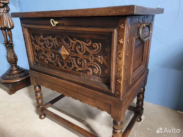 Антикварный резной дубовый сундук, 1880