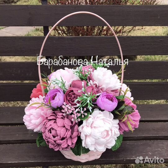 Букет пионов из мыла в корзине