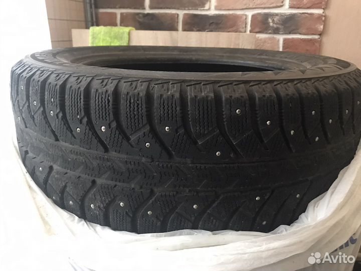 Bridgestone Ice Cruiser 7000 205/60 R16