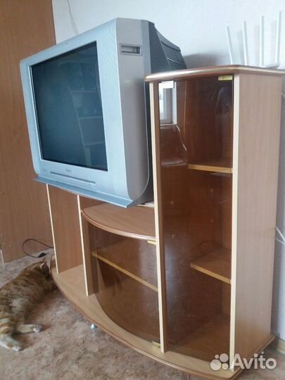 Телевизор с тумбой