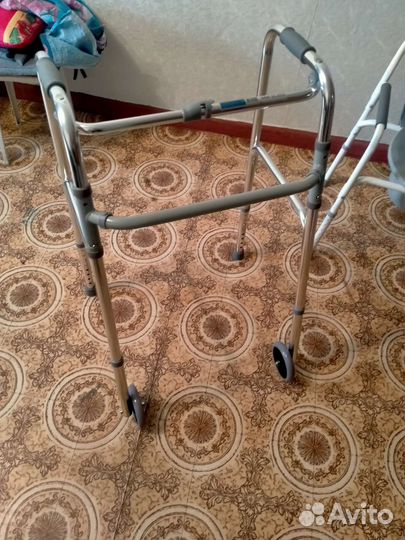 Ходунки для взрослых на колесах