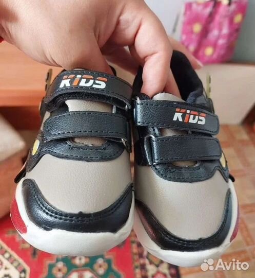 Кроссовки детские