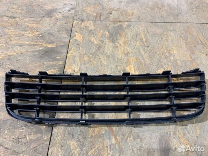 Решетка бампера Volkswagen Jetta 5 1.4 BLG