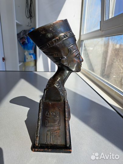 Бюст и барельеф Нефертити, бронза