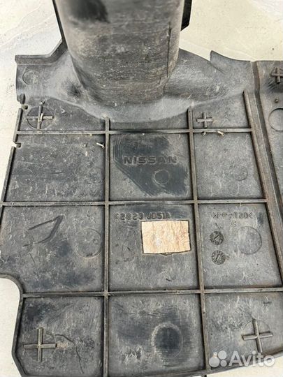 Дефлектор радиатора левый Nissan Qashqai J10