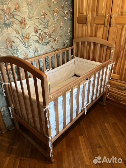 Детская кровать с бортиками и матрасом