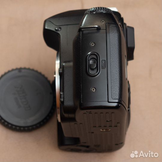 Пленочный зеркальный фотоаппарат Nikon F80