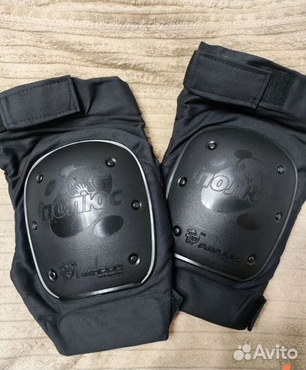 Наколенники