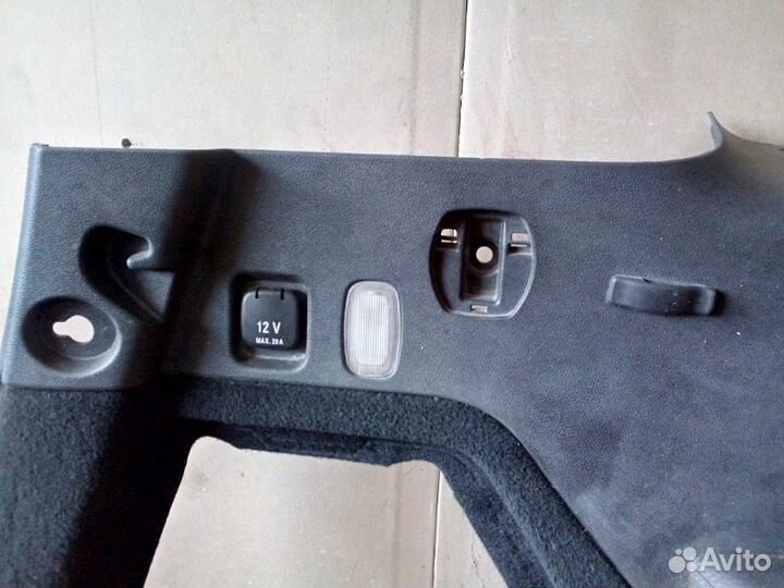 Обшивка багажника задняя левая Mercedes-Benz