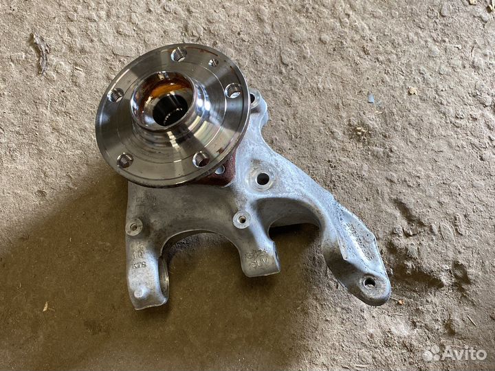 Поворотный кулак задний правый 5QF505436F