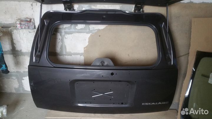 Дверь задняя Cadillac Escalade 3