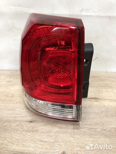 Фонарь левый Toyota Land Cruiser 200