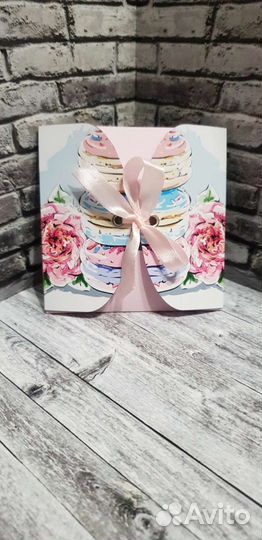 Сладкий подарок + денежная карточка на праздник