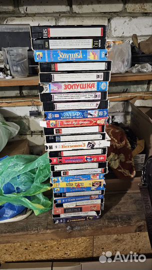 Коллекция фильмов и мультфильмов на VHS кассетах