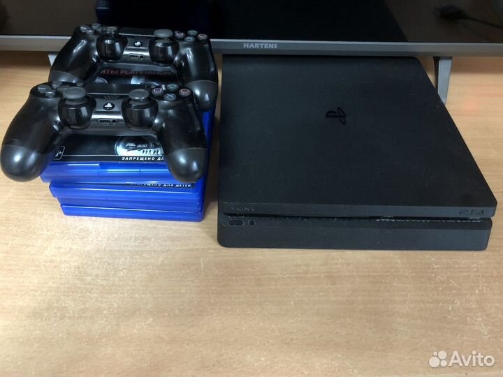 Игровая приставка ps4 slim с играми и 2 джостика