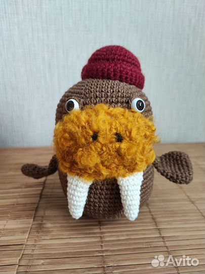 Игрушка Морж вязаный