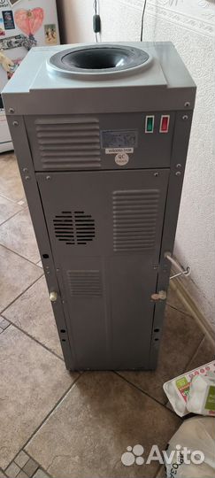 Кулер для воды напольный