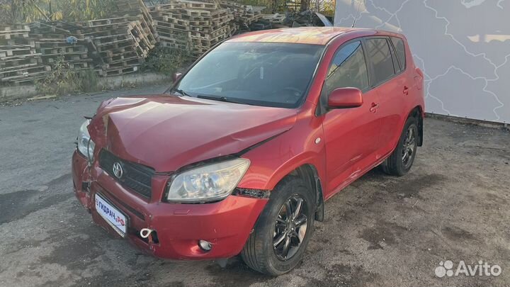 Стекло двери задней левой Toyota RAV4 (XA30) 68104-42120