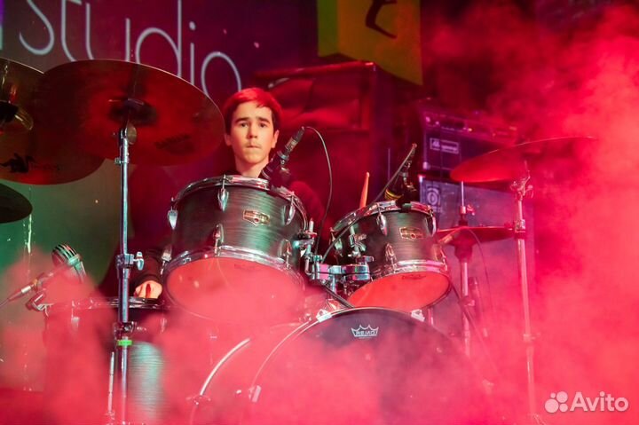 Обучение на гитаре, вокал, ударные, синтезатор