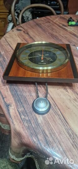 Часы янтарь