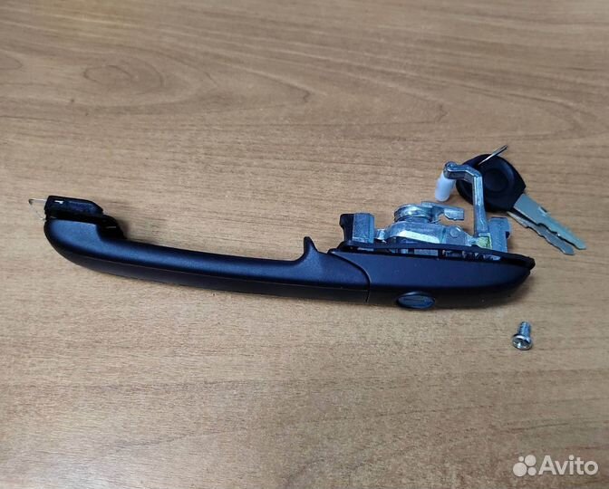 Ручка передней двери левая VW Passat B4