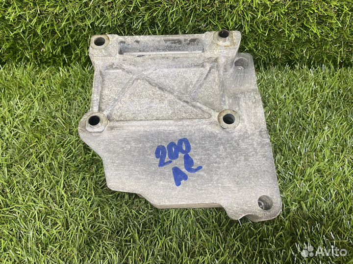 Кронштейн компрессора кондиционера CitroenC4