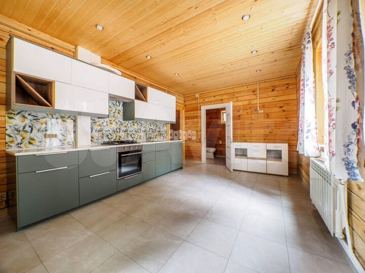 Коттедж 200 м² на участке 4 сот.