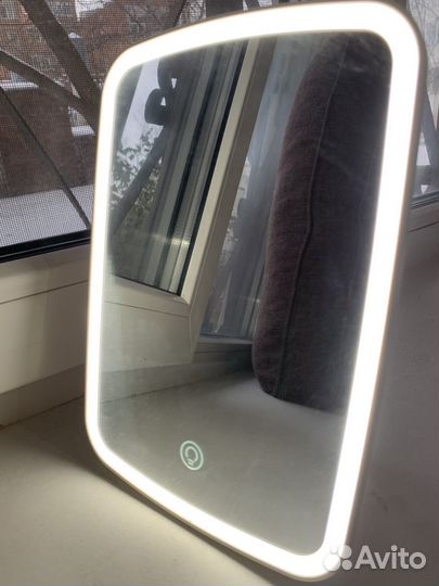 Настольное зеркало с подсветкой