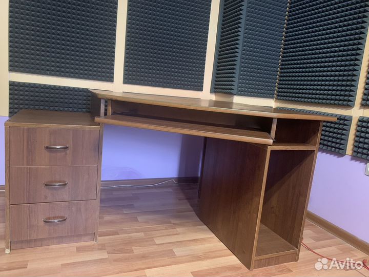 Угловой компьютерный стол