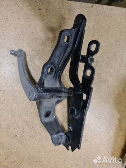 Петля капота Mercedes-Benz S-Klass седан M273.961