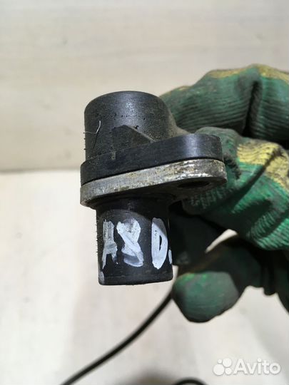 Датчик положения коленвала Ауди A8 D2 2.8 ACK