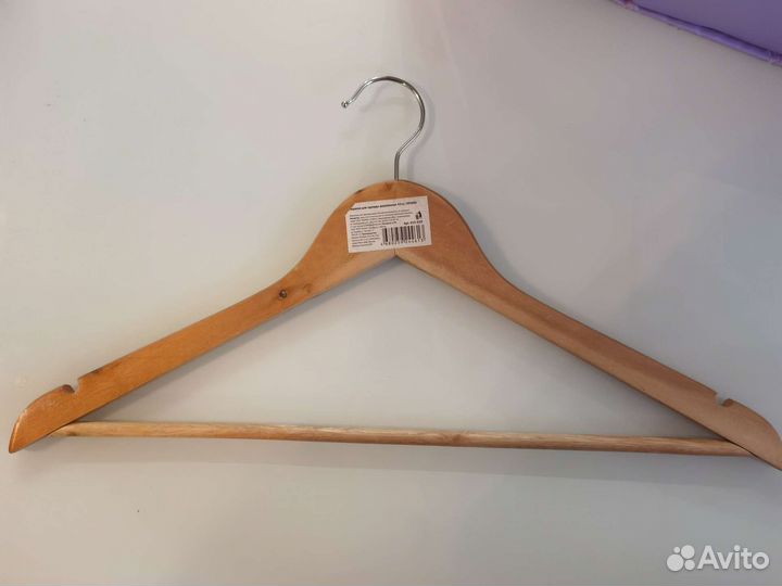 Вешалка для одежды деревянная
