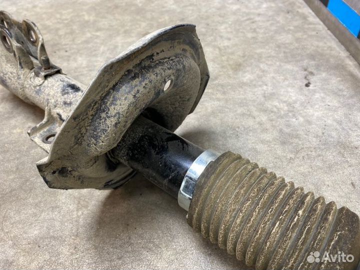 Амортизатор передний левый Mitsubishi Lancer 10