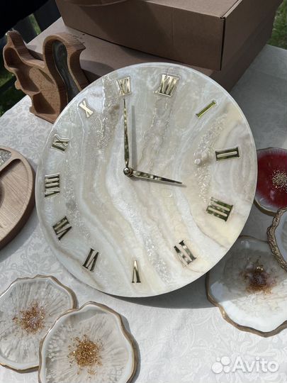 Часы настенные из эпоксидной смолы