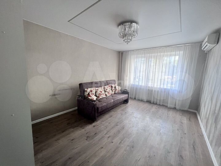 2-к. квартира, 52 м², 1/10 эт.
