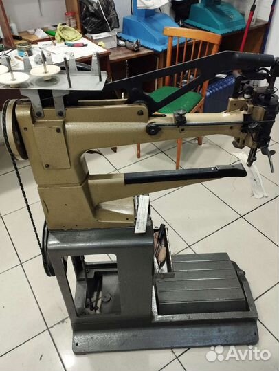 Рукавная швейная машинка