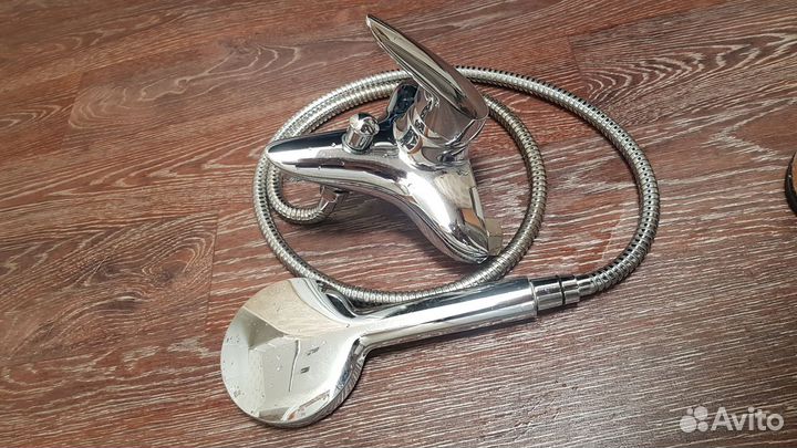 Смеситель для ванны с душем