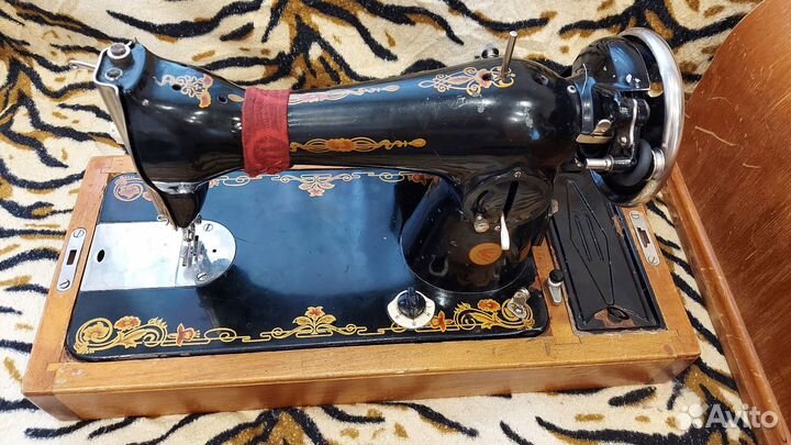 Швейная машинка Tur2