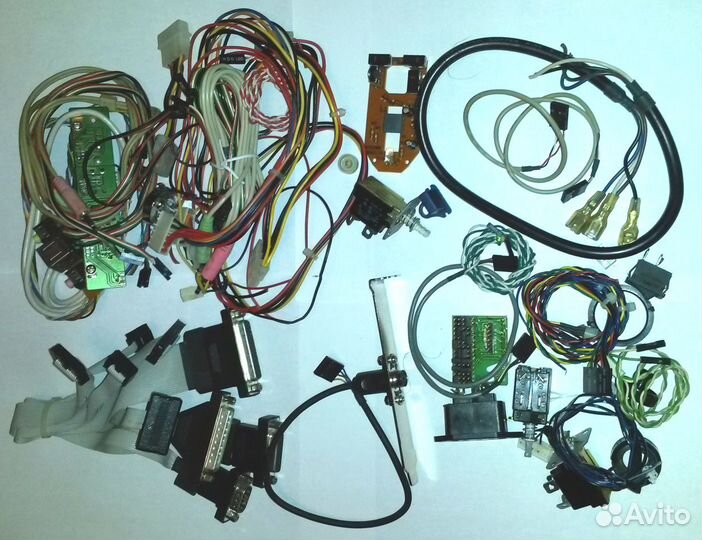 Кнопки включения ат, провода для компьютера