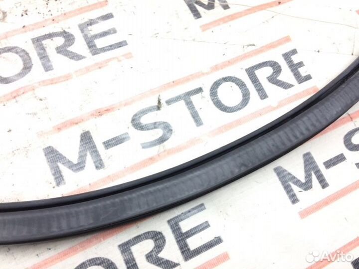 Уплотнитель двери передний левый Audi Q5 8R cdnc