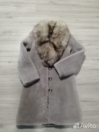 Шуба мутоновая с песцом размер 40-42