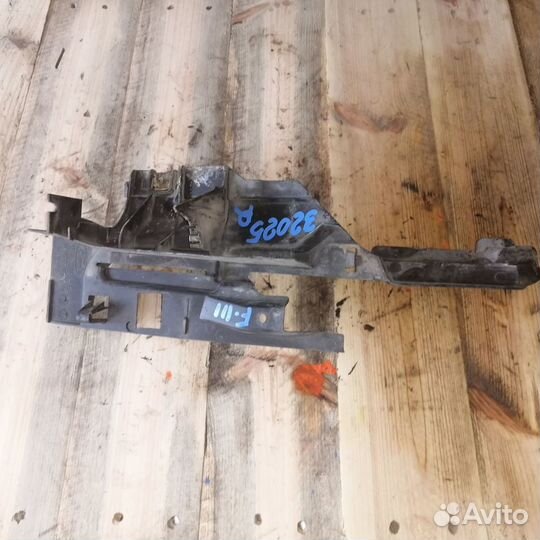 Накладка крыла переднего правого Ford Focus III вн