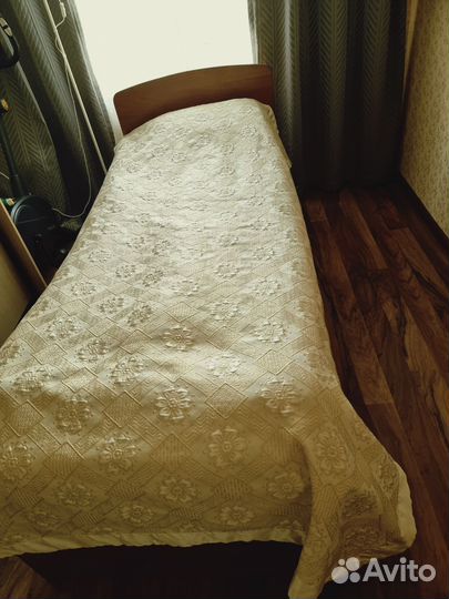 Кровать