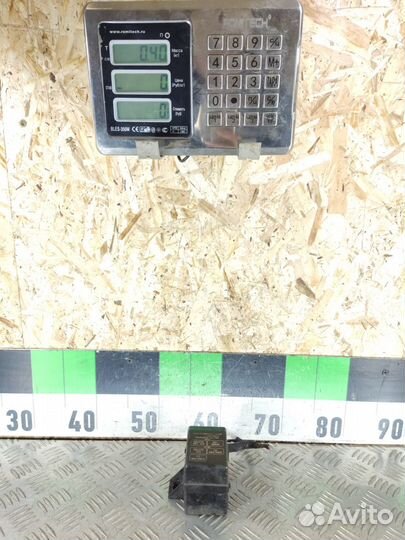 Блок предохранителей моторный Mitsubishi Carisma 2