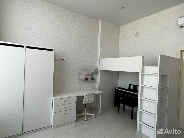 Двухъярусная кровать со шкафом и столом