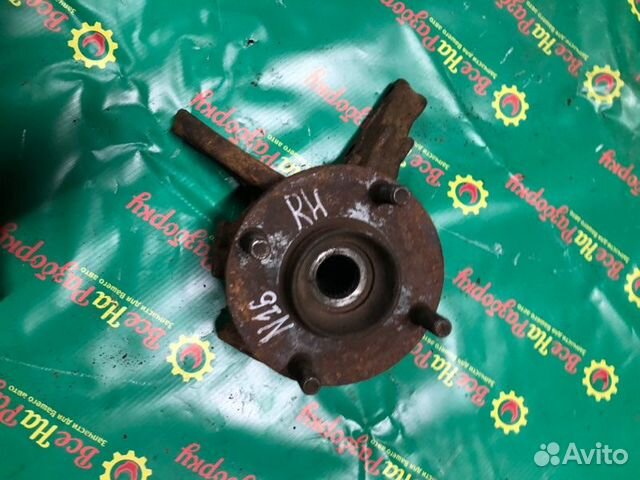 Поворотный кулак передний правый Nissan Almera N15