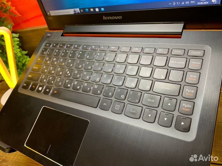 С подсветкой ультрабук Lenovo Core i3/8gb/SSD